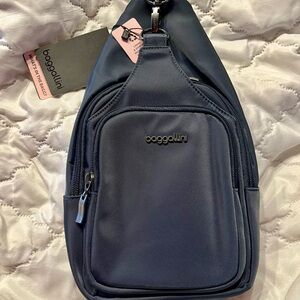 NWT Baggalini Central Park Sling Navy